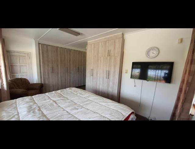 5 BEDROOM HOUSE FOR SALE IN EVEREST HEIGHTS